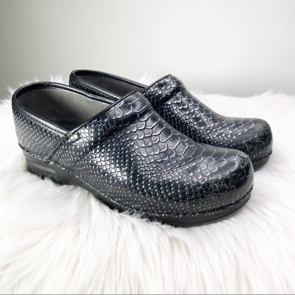 DANSKO XP Snakeskin Clogs Sz 38
